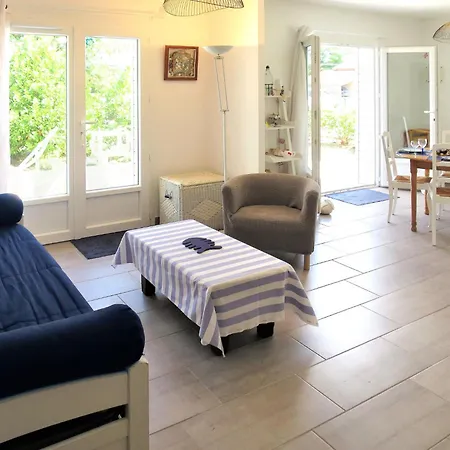 Mon Poussin By Interhome Feriehus Saint-Vivien-de-Médoc